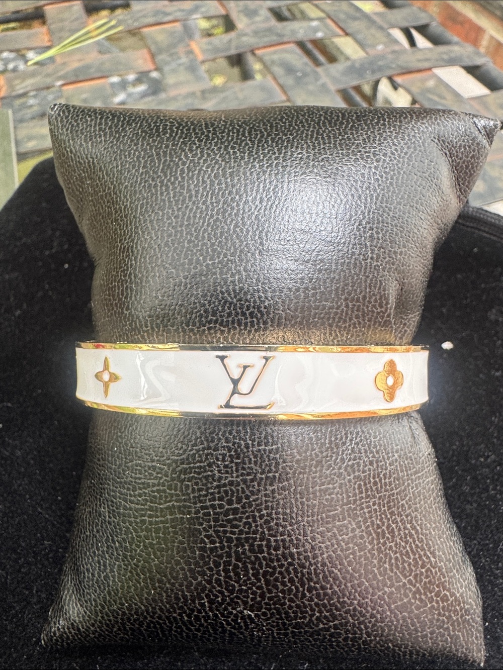 Bracelet White enamal and Gold tone Enamel Bracelet